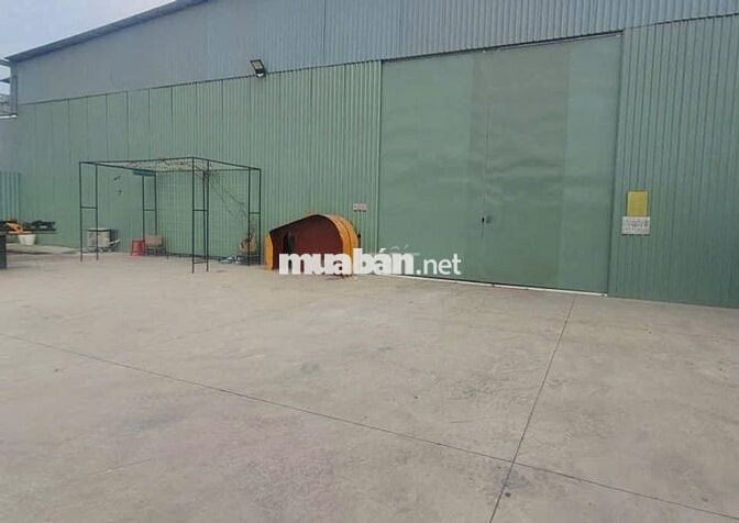 Thuê kho bãi Quận 7, DT 1000m có tường xây kiên cố đẹp - chuẩn.