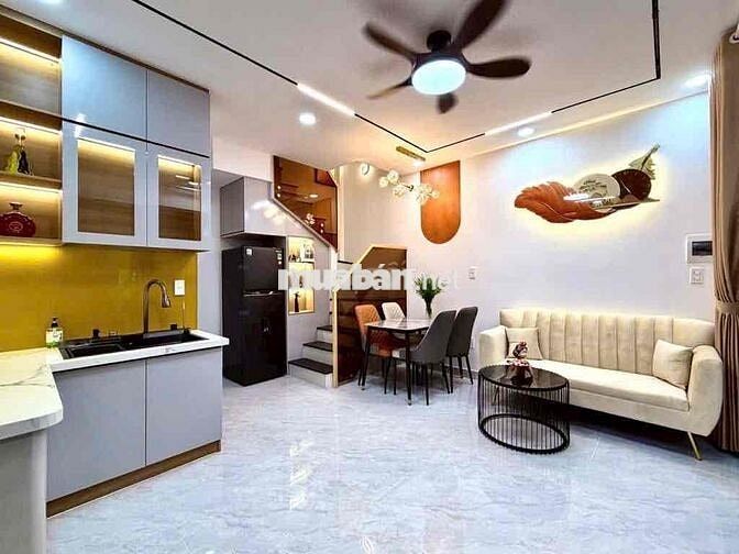 BÁN NHANH NHÀ SÁT NGÃ TƯ HÀNG XANH,HẺM XE HƠI, 3TẦNG MỚI FULL NỘI THÂT