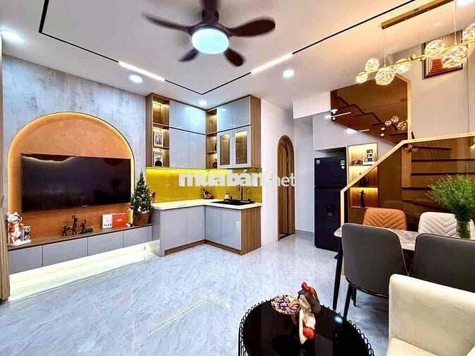 BÁN NHANH NHÀ SÁT NGÃ TƯ HÀNG XANH,HẺM XE HƠI, 3TẦNG MỚI FULL NỘI THÂT