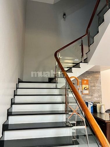 Nhà bán chính chủ 16 tỷ , đường trước nhà 6m . Nhà mới tinh