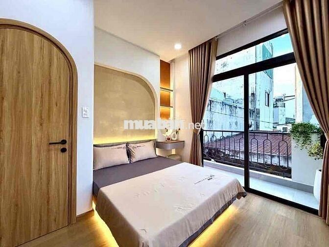 BÁN NHANH NHÀ SÁT NGÃ TƯ HÀNG XANH,HẺM XE HƠI, 3TẦNG MỚI FULL NỘI THÂT