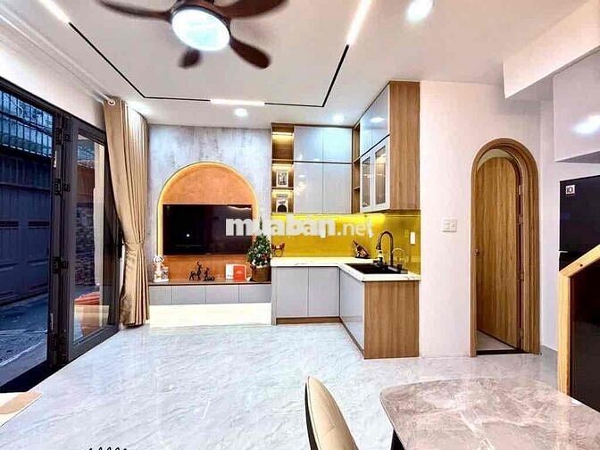 BÁN NHANH NHÀ SÁT NGÃ TƯ HÀNG XANH,HẺM XE HƠI, 3TẦNG MỚI FULL NỘI THÂT