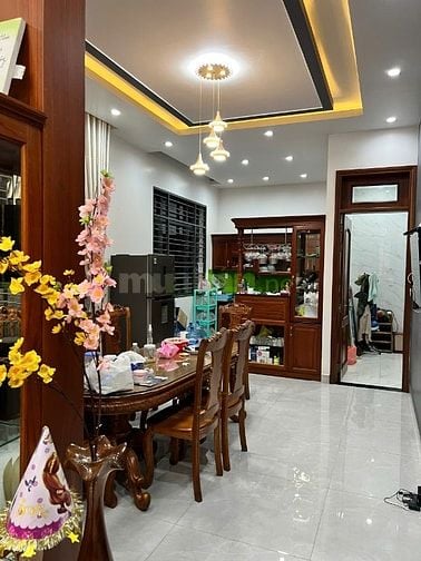 Nhà bán chính chủ 16 tỷ , đường trước nhà 6m . Nhà mới tinh