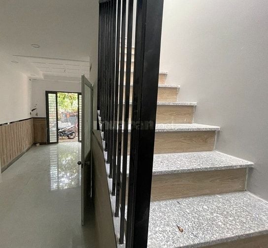 Nhà 2,5 tầng đẹp, Ngõ Vip Trại Cá, Trương Định, ô tô thông 48,5m2 15tỷ