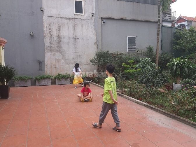 Chính chủ cần bán nhanh căn nhà khu đồng bộ phân lô dân trí cao.