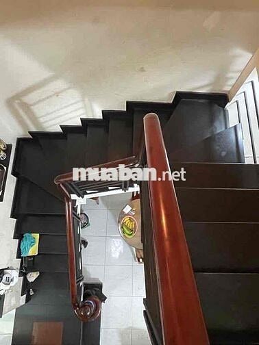 Cần bán nhà 3 tầng, 4x10m, hẻm 5m khu siêu thị Emart, 4 phòng, 4.xx tỷ