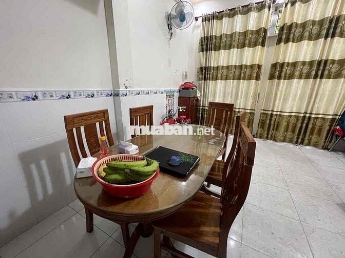 Cần bán nhà 3 tầng, 4x10m, hẻm 5m khu siêu thị Emart, 4 phòng, 4.xx tỷ