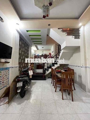 Cần bán nhà 3 tầng, 4x10m, hẻm 5m khu siêu thị Emart, 4 phòng, 4.xx tỷ