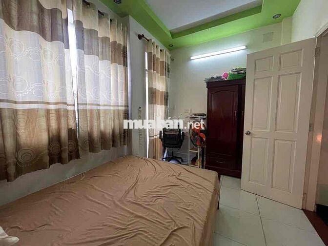 Cần bán nhà 3 tầng, 4x10m, hẻm 5m khu siêu thị Emart, 4 phòng, 4.xx tỷ