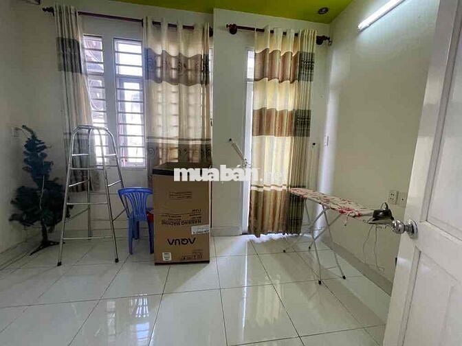 Cần bán nhà 3 tầng, 4x10m, hẻm 5m khu siêu thị Emart, 4 phòng, 4.xx tỷ