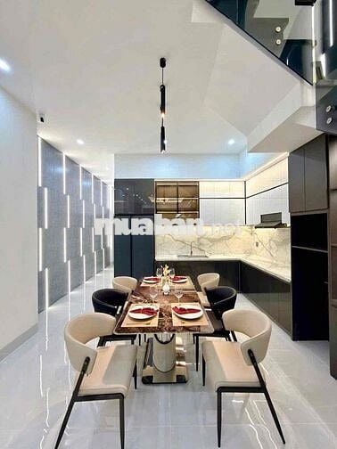 NHÀ ĐẸP HỒNG LOAN ĐƯỜNG D7 VỊ TRÍ ĐẸP NHÀ ĐẸP VỪA HOÀN THIỆN