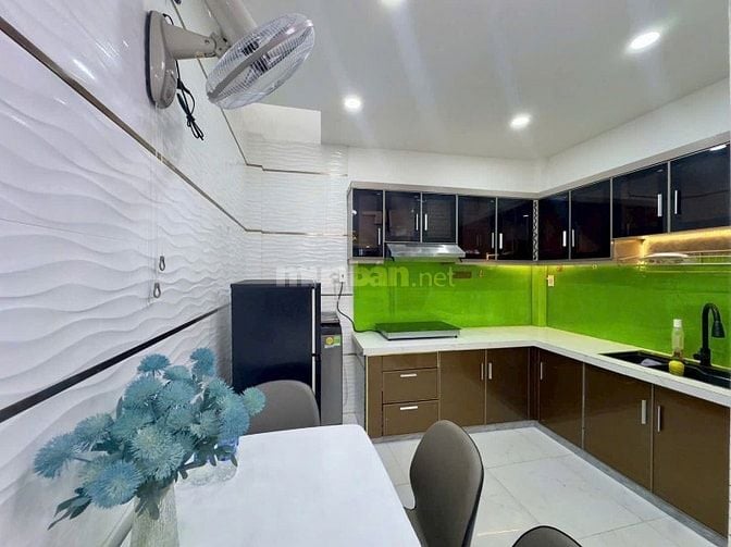 Bán gấp nhà Đường số 3, Thủ Đức, (65m2), giá 2 tỷ 140, hẻm 5m, sổ sẵn