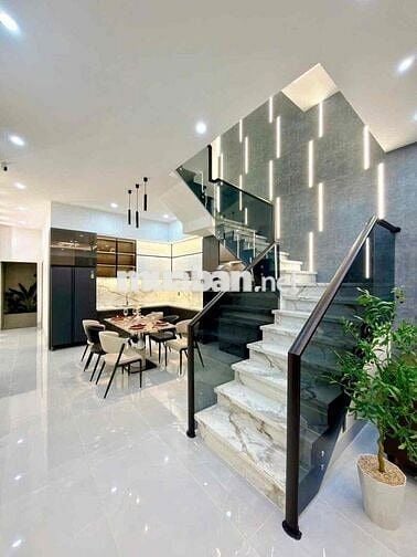 NHÀ ĐẸP HỒNG LOAN ĐƯỜNG D7 VỊ TRÍ ĐẸP NHÀ ĐẸP VỪA HOÀN THIỆN