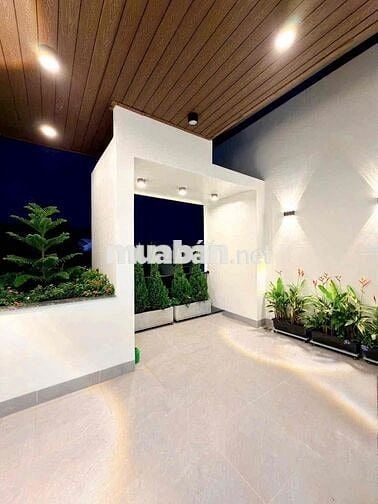 NHÀ ĐẸP HỒNG LOAN ĐƯỜNG D7 VỊ TRÍ ĐẸP NHÀ ĐẸP VỪA HOÀN THIỆN