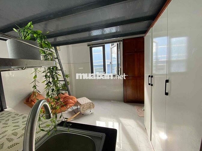 Phòng tông trắng 3tr6-4tr siêu thoáng ngay công viên Làng Hoa