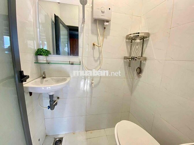 Phòng tông trắng 3tr6-4tr siêu thoáng ngay công viên Làng Hoa