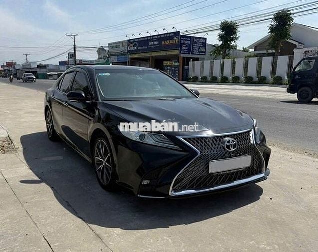 Toyota Camry 2019 2.5Q độ Lexus