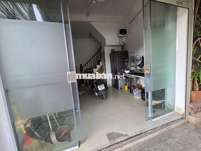 HÀNG HIẾM BAY NHANH, MẶT HỒ VÕ THỊ SÁU