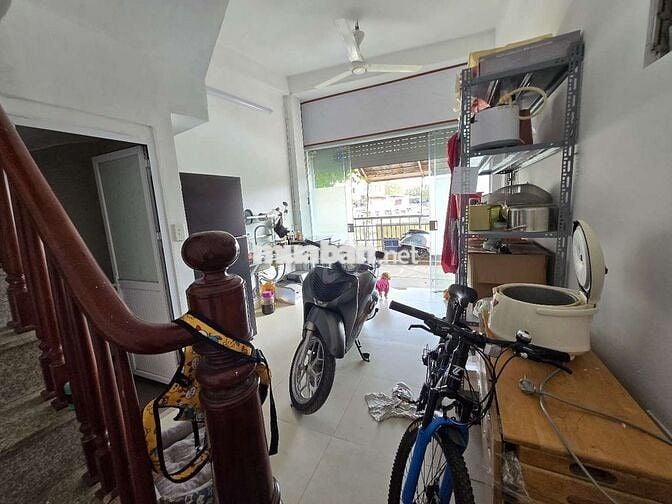 HÀNG HIẾM BAY NHANH, MẶT HỒ VÕ THỊ SÁU