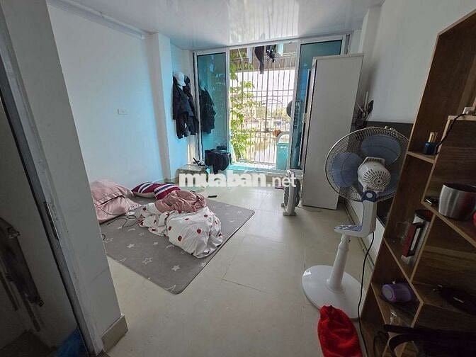 HÀNG HIẾM BAY NHANH, MẶT HỒ VÕ THỊ SÁU