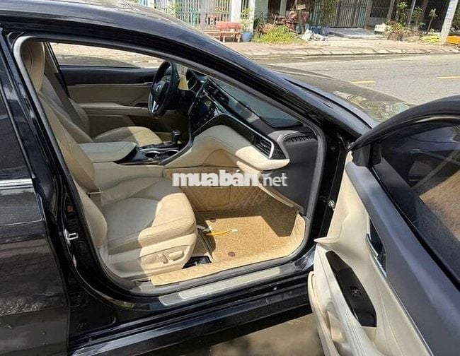 Toyota Camry 2019 2.5Q độ Lexus