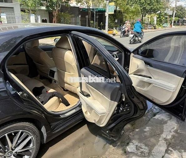 Toyota Camry 2019 2.5Q độ Lexus