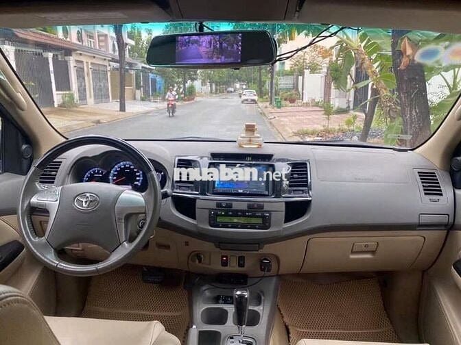 Toyota Fortuner 2013 Xăng Tự động Bạc