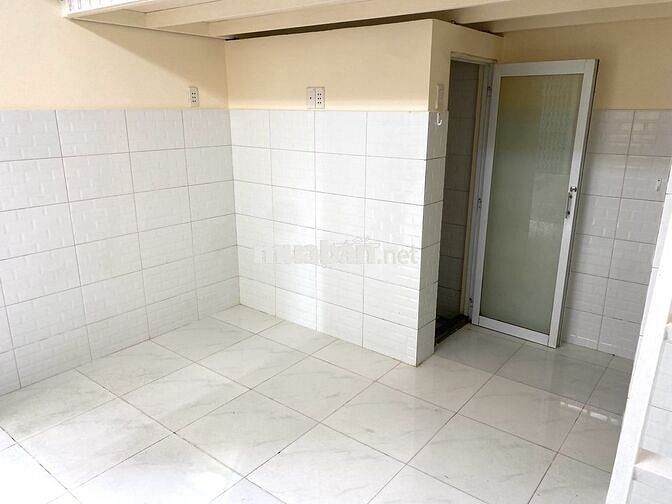 Máy lạnh sẵn,ngay cầu chánh hưng,gát lửng,riêng biệt