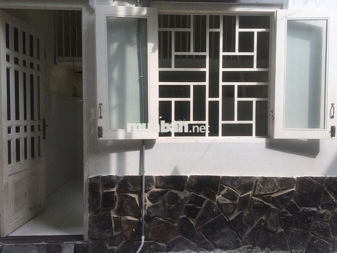 Máy lạnh sẵn,ngay cầu chánh hưng,gát lửng,riêng biệt