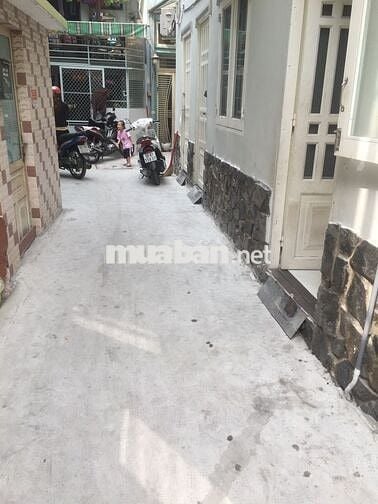 Máy lạnh sẵn,ngay cầu chánh hưng,gát lửng,riêng biệt