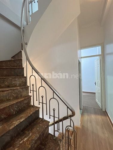 Tôi cần bán căn nhà phố Thuy Khuê, Tây Hồ. SĐ 22m2x4 tầng: 3,75 tỷ.