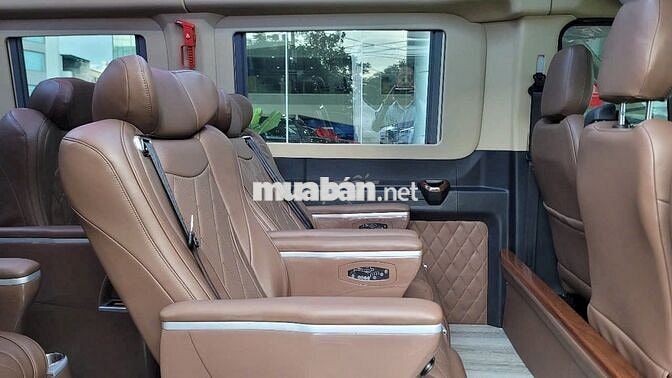 Ford Transit Limousine 10-12 chỗ Mới 100%