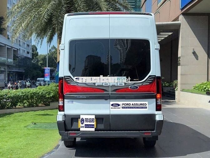 Ford Transit Premium 2025 16 chỗ