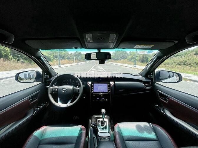 Toyota Fortuner Legender 2023 2.4L 4x2 AT 34000 Km