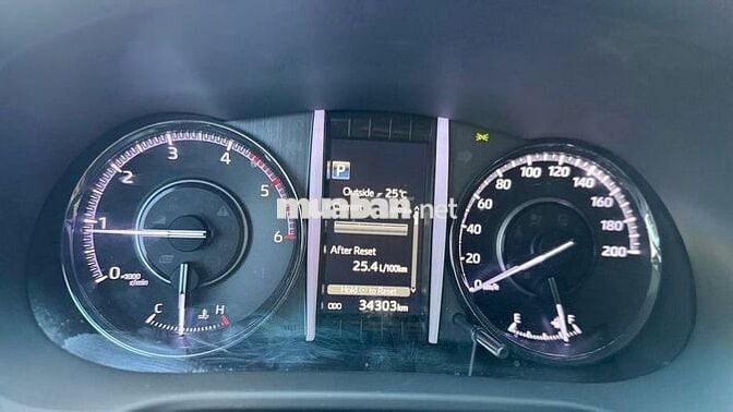 Toyota Fortuner Legender 2023 2.4L 4x2 AT 34000 Km