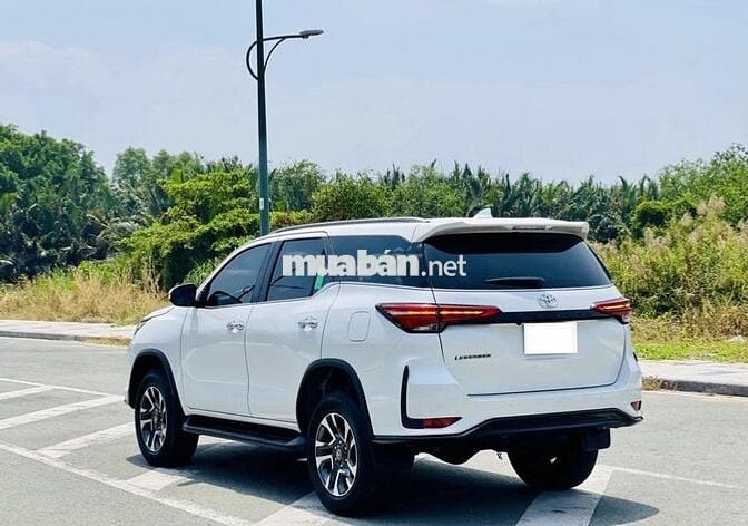 Toyota Fortuner Legender 2023 2.4L 4x2 AT 34000 Km