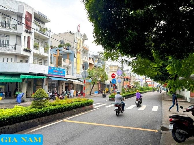 BÁN NHÀ GÓC 2 MẶT TIỀN : 541 BÌNH THỚI - P. 10 - Q. 11 - TPHCM