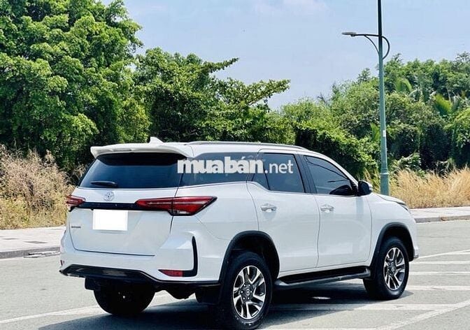 Toyota Fortuner Legender 2023 2.4L 4x2 AT 34000 Km