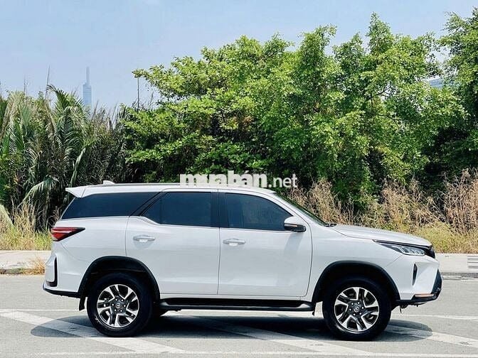Toyota Fortuner Legender 2023 2.4L 4x2 AT 34000 Km
