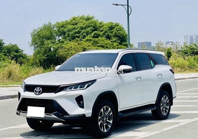 Toyota Fortuner Legender 2023 2.4L 4x2 AT 34000 Km