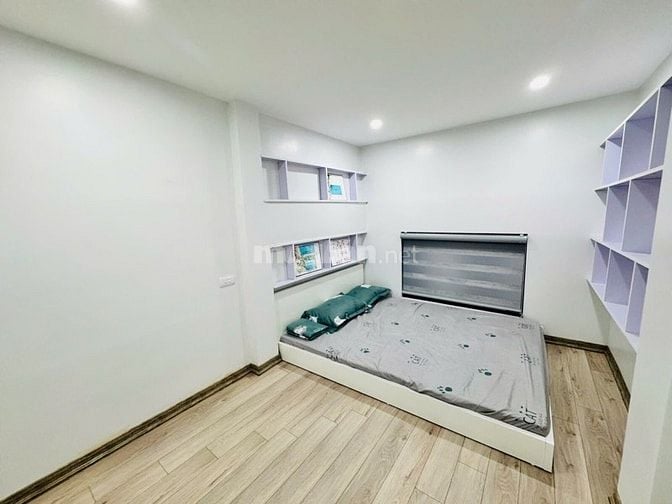 Cần bán căn nhà phố Đội Cấn. SĐ riêng 22m2x7 tầng, cách phố 20m. 5,9ty