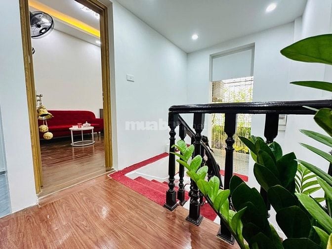 Cần bán căn nhà phố Đội Cấn. SĐ riêng 22m2x7 tầng, cách phố 20m. 5,9ty