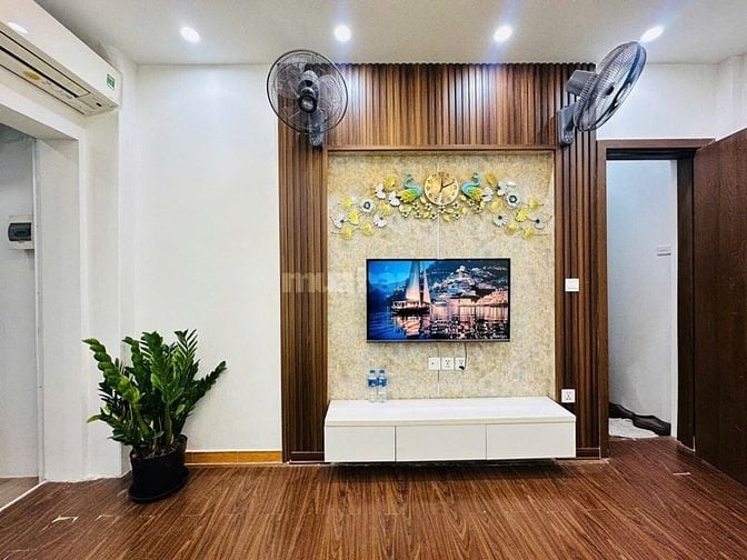Cần bán căn nhà phố Đội Cấn. SĐ riêng 22m2x7 tầng, cách phố 20m. 5,9ty