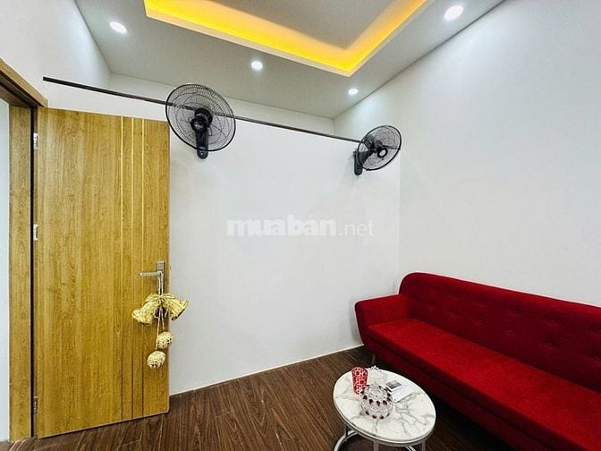 Cần bán căn nhà phố Đội Cấn. SĐ riêng 22m2x7 tầng, cách phố 20m. 5,9ty