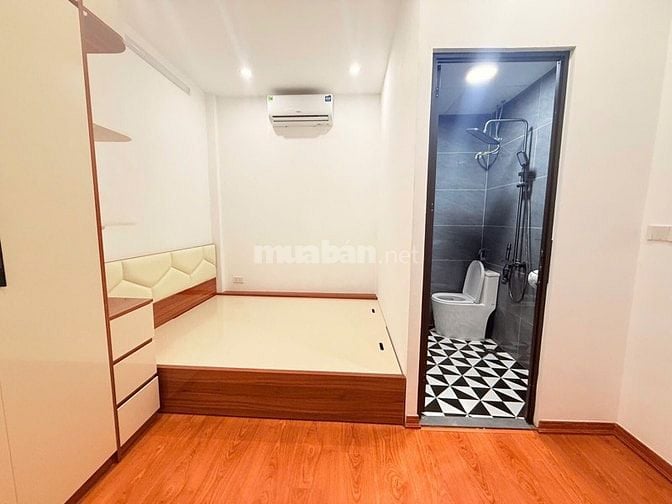 Cần bán căn nhà phố Đội Cấn. SĐ riêng 22m2x7 tầng, cách phố 20m. 5,9ty