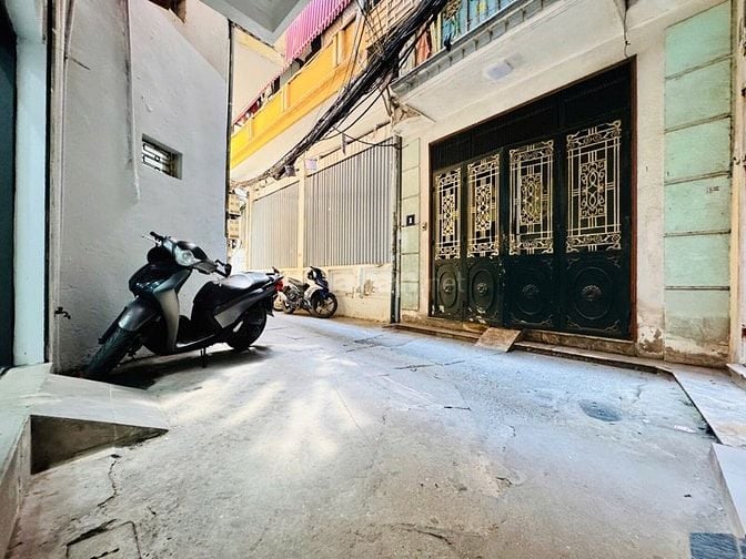 Cần bán căn nhà phố Đội Cấn. SĐ riêng 22m2x7 tầng, cách phố 20m. 5,9ty