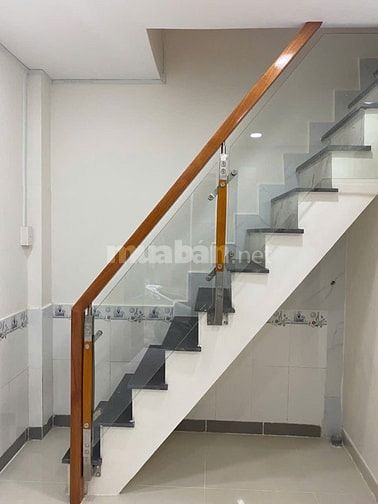 Nhà sổ hồng riêng, vị trí trung tâm gần chợ, trường học cấp 1,2,3. 