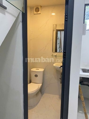 Nhà sổ hồng riêng, vị trí trung tâm gần chợ, trường học cấp 1,2,3. 