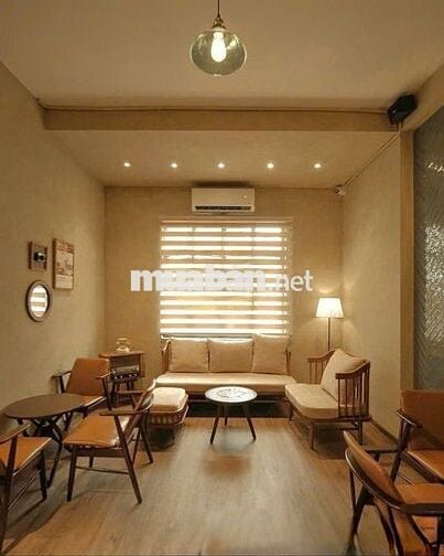 CHO THUÊ NHÀ PHONG CÁCH VINTAGE SÂN VƯỜN NGAY TRUNG TÂM QUẬN 1