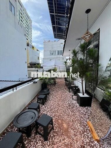 CHO THUÊ NHÀ PHONG CÁCH VINTAGE SÂN VƯỜN NGAY TRUNG TÂM QUẬN 1